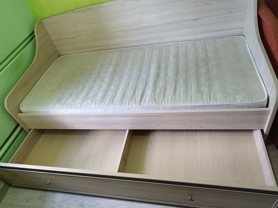 Продам односпальную кровать