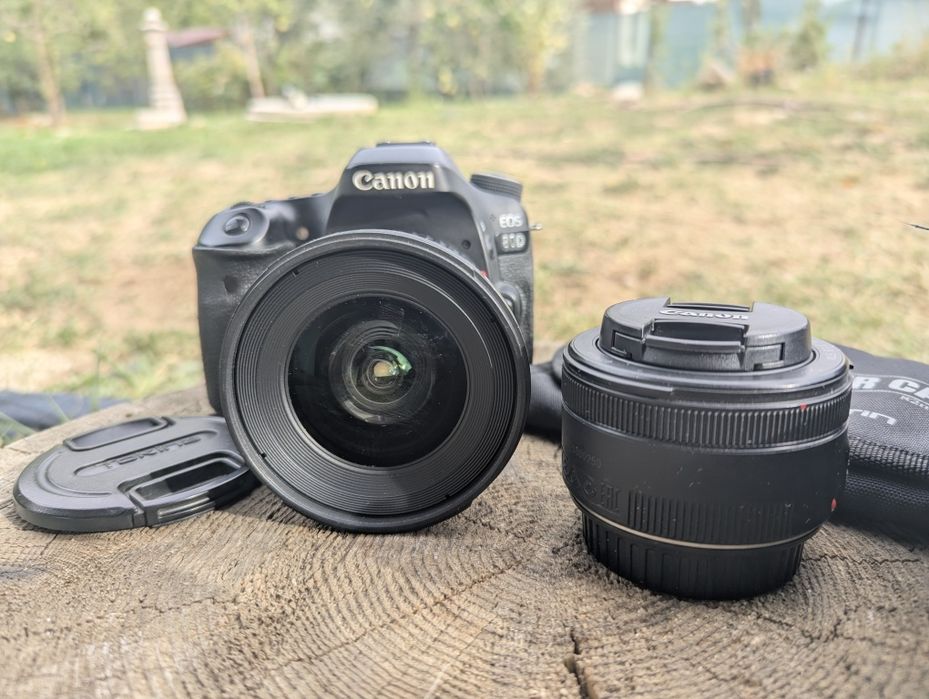 Canon  80D cu obiectiv Canon 50 mm F1.8, Tokina 11-16 mm F2.8, 3 baterii cu incarcator + accesorii, stare foarte buna