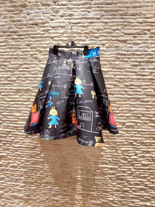 Обемна пола с висока талия