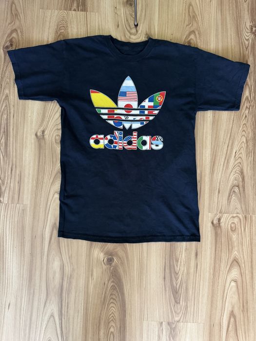 Tricou adidas.