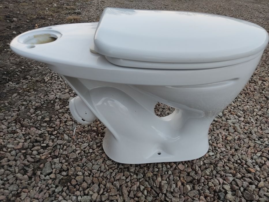 Унитаз без бочка.