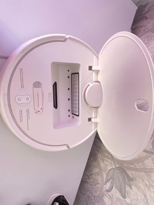 Продам робот-пылесос марки Redmi.