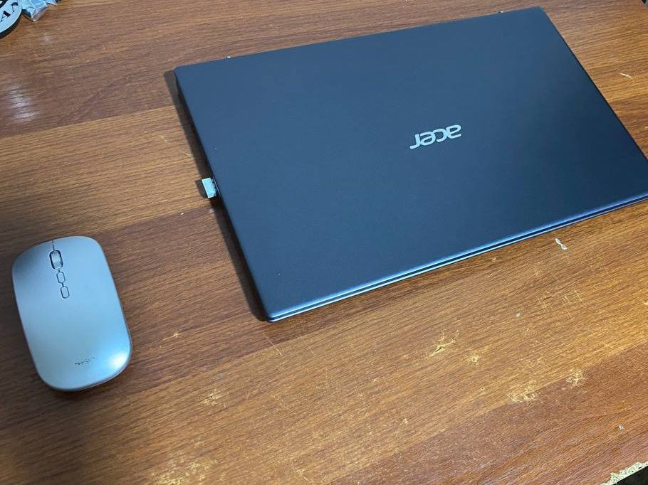 Acer Notbuk Corei3 250$