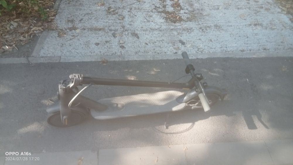 De vânzare trotineta electrica Xiaomi prețul este de 850-900 lei