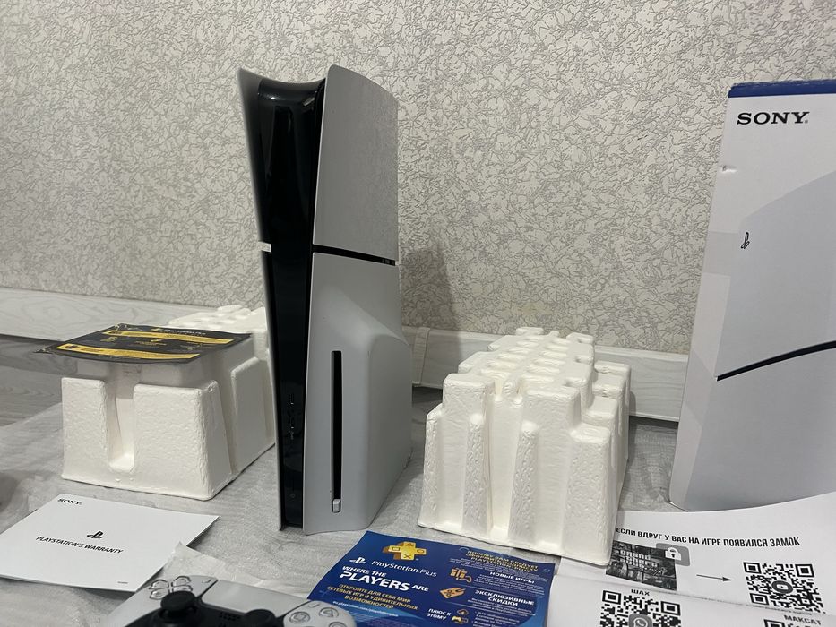 Продам Playstation 5 slim box 1 TB