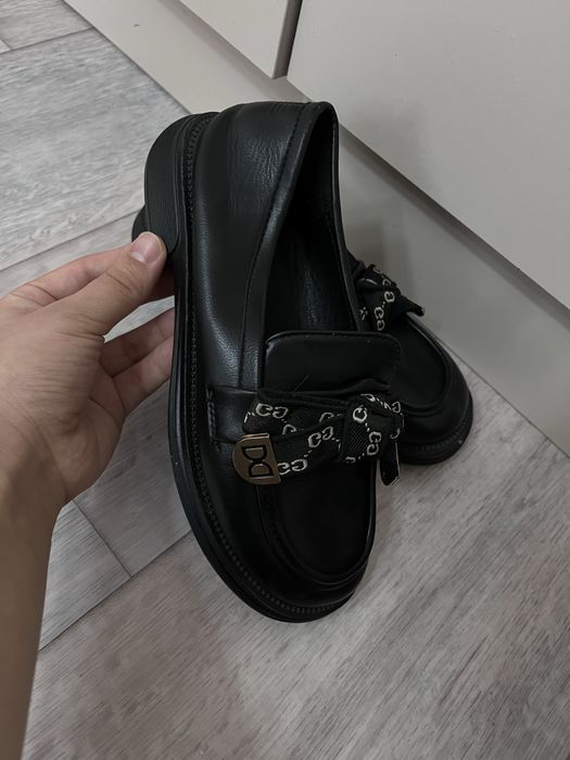 Аяқ киім почти новый