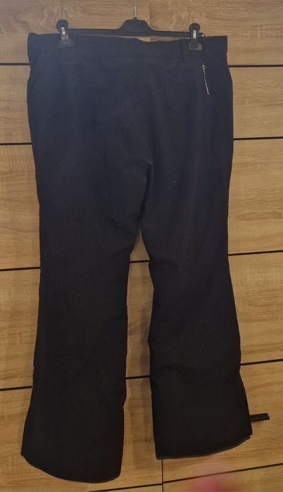 Pantaloni pentru ski