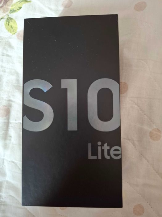 Продается телефон Самсунг S10Lite