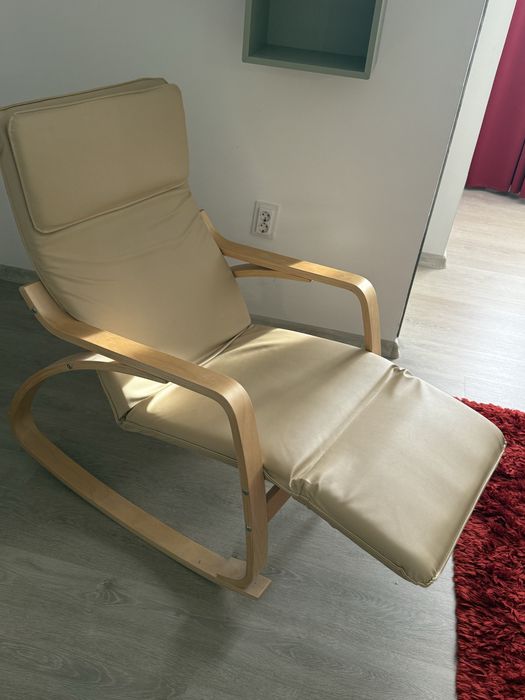 Fotoliu Balansoar cu Suport Picioare – Design Ergonomic, Stare Excelentă