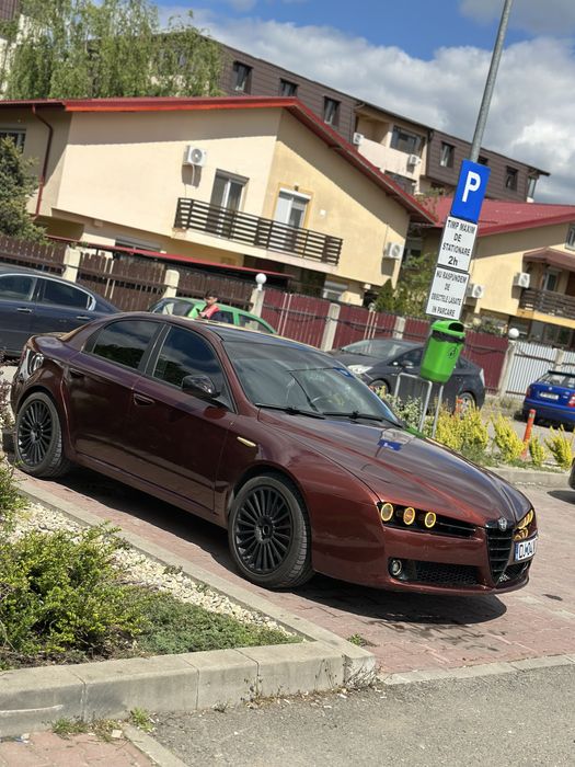 Vând Alfa Romeo 159