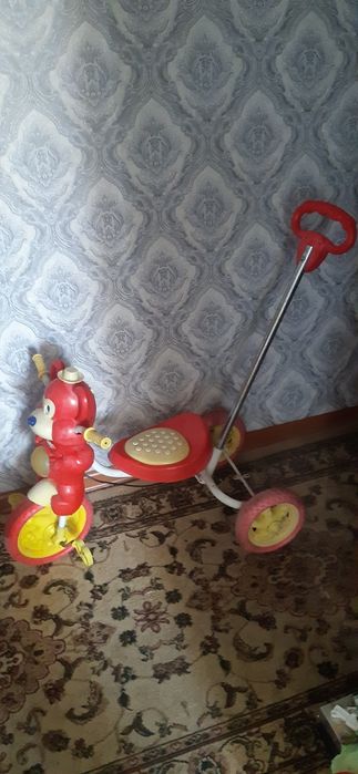 Велосипед для детей красного цвета