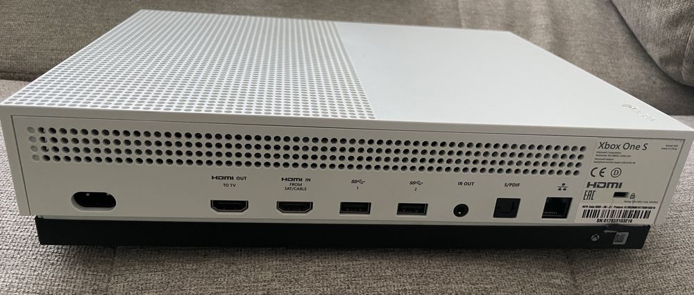 XBOX ONE S 1TB + 2 controllere + jocuri