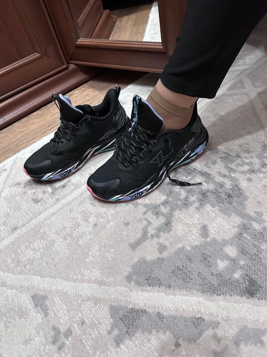 Продам кроссовки