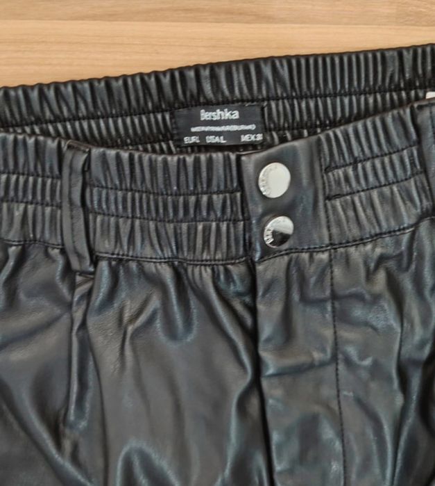 Pantaloni damă Bershka