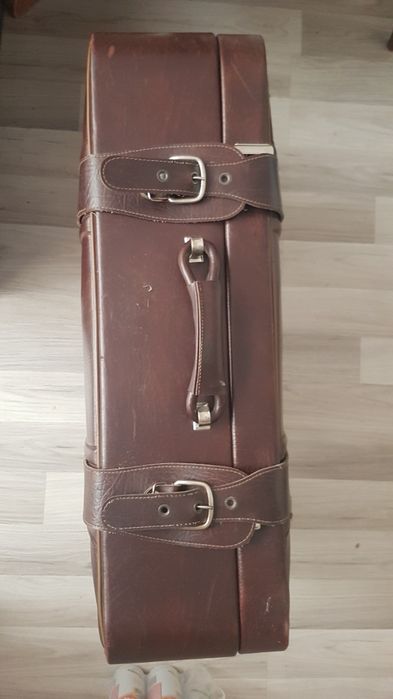 Продава се кожен ретро куфар