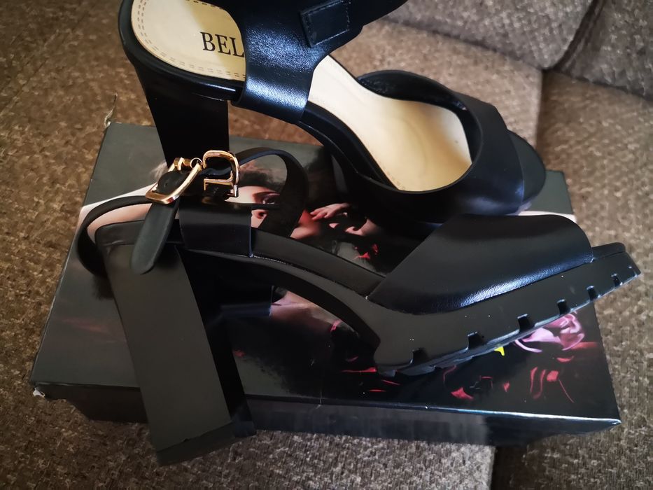 Босоножки кожаные