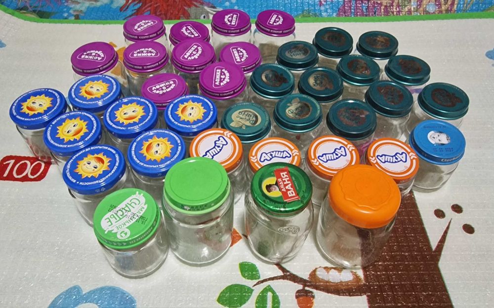 Стеклянные баночки.