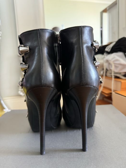 Alexander Mcqeen боти