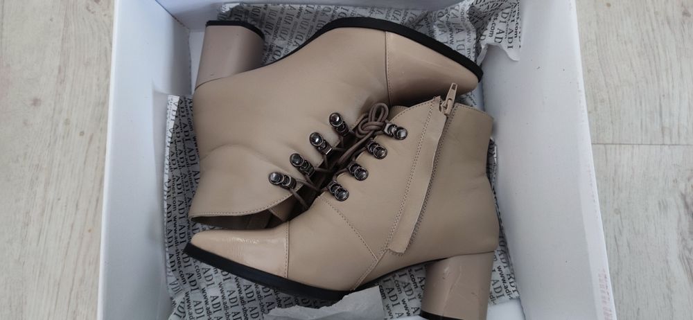 Елегантни дамски боти ADI/Пещера, таупе, ест. кожа/лак, номер 36