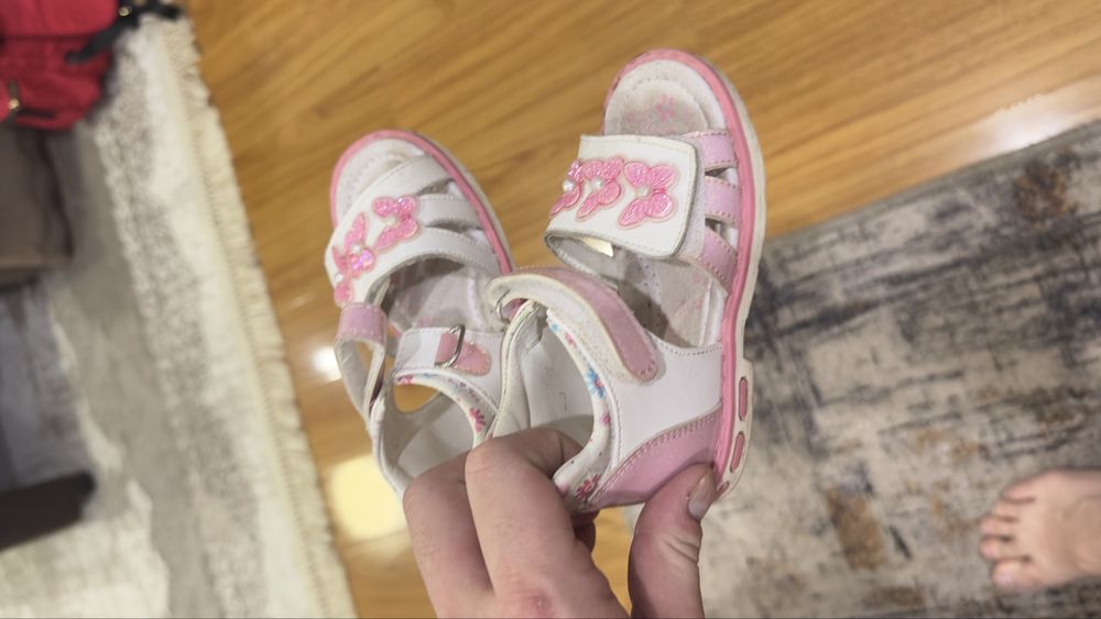 Продам сандали для девочки