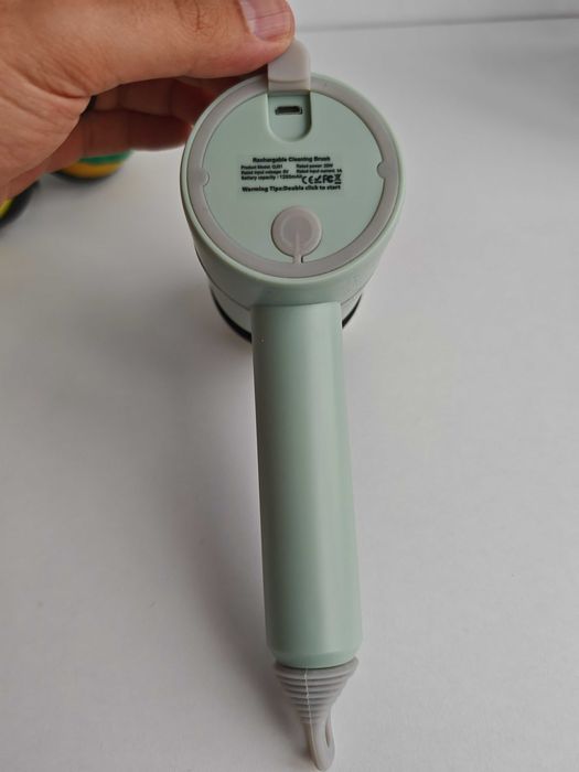 Презареждаща се електрическа четка за почистване, с 3 приставки