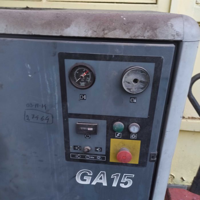 Vând compresor industrial