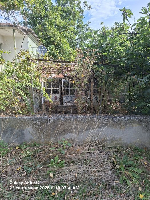 Продавам къща с двор в с.Аврен