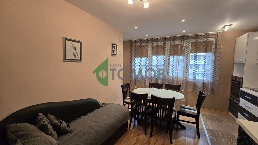 Двустаен апартамент с бокс под наем в кв. Опълченски