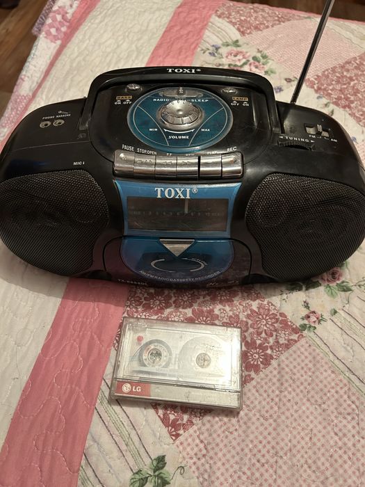 Продам радиокассетный магнитофон