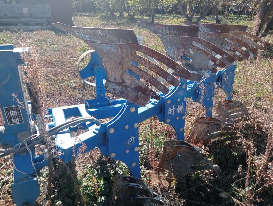 МТЗ 892.2 с плугом