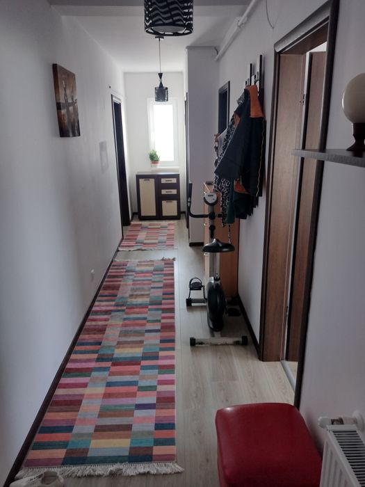 Închiriez apartament 2 camere decomandat,bloc nou, 5 minute de aeroport
