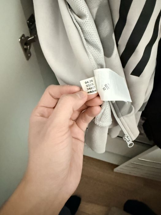 Продам Оригинал кофту Адидас лимитированная