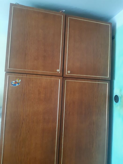 Кухонный подвесной шкаф