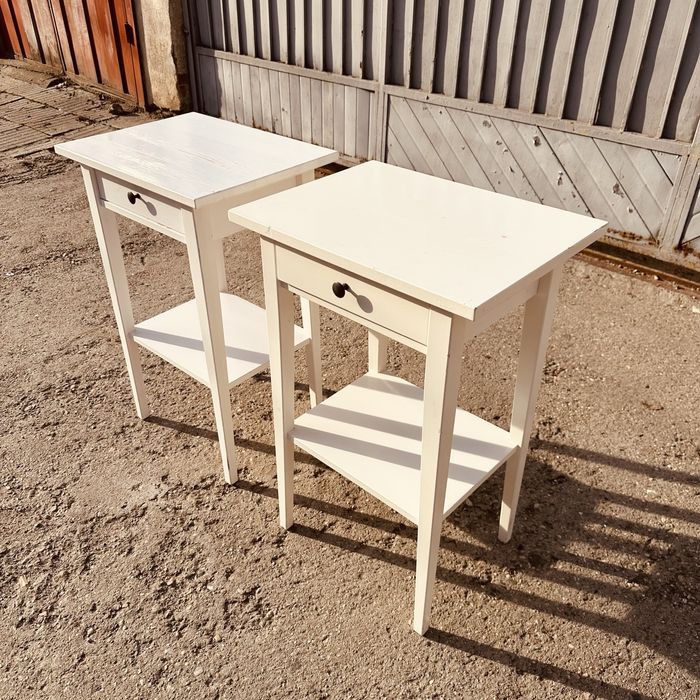 Комплект 2 бр. бели нощни шкафчета / помощни масички