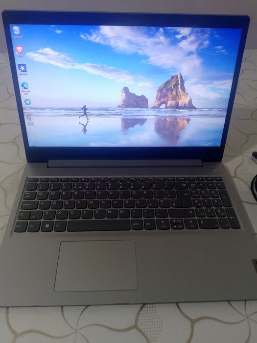 Lenovo Noutbuk sotiladi