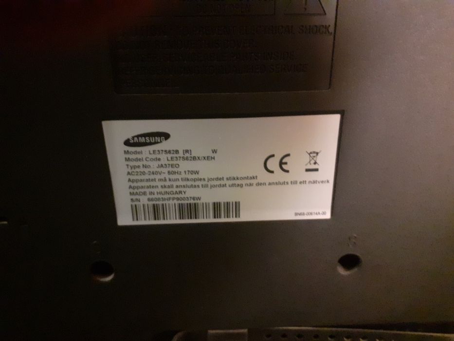 Телевизор Samsung 50 инча ,с кабел,стойка идистанционно,не работи,за ч
