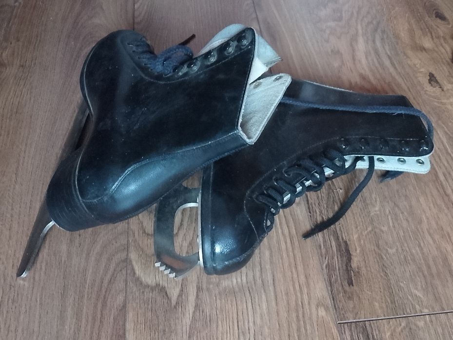 Кънки за лед ...