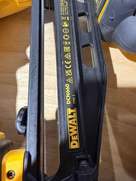 Dewalt pistol de cuie Hilti pe acumulator