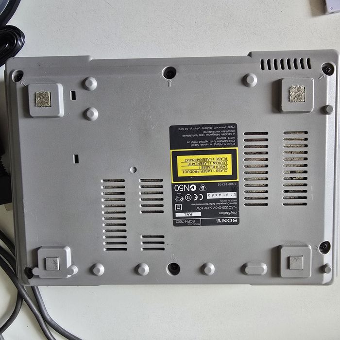 Consola Playstation 1 modata cu 10 jocuri si controller original