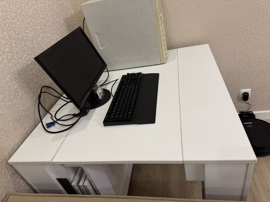 Срочно продам стол раздвижной