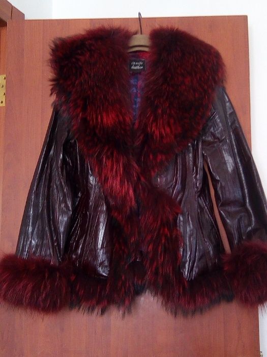 Продавам ново палто естествена кожа/енот