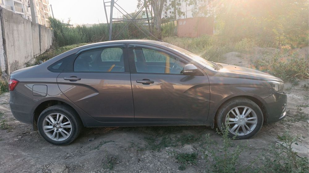 Lada vesta 1.8 sotiladi