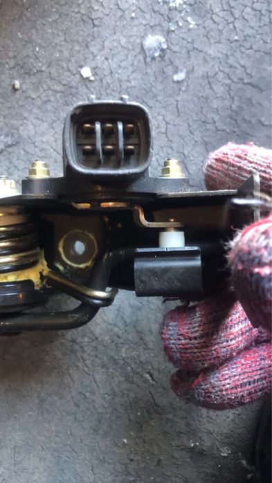 Продам оригинал датчик педали в сборе камри 30