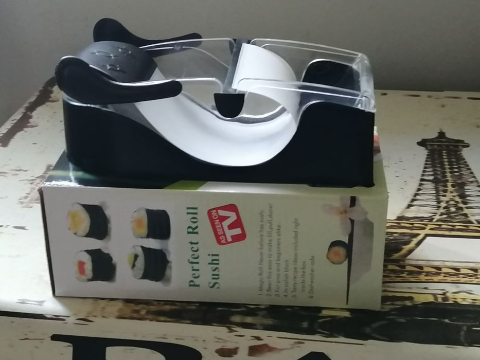 Уред за завиване на суши и сърми