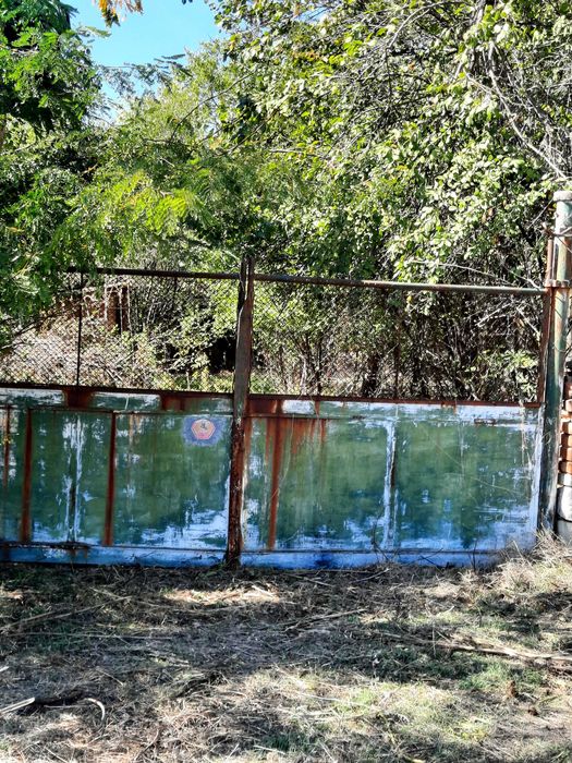 Продавам къща с голям парцел в с. Нивянин