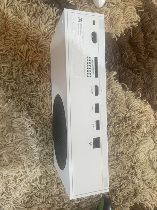 Vând xbox seria s de 1tb  cu 2 manete
