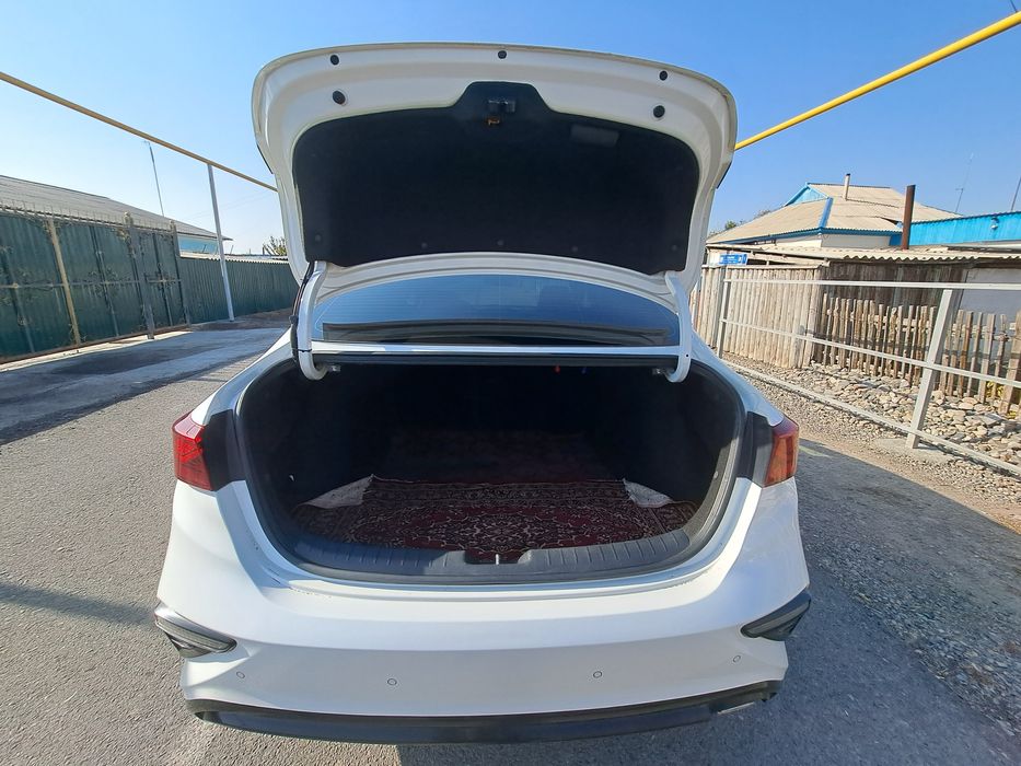 Автомобиль KIA CERATO