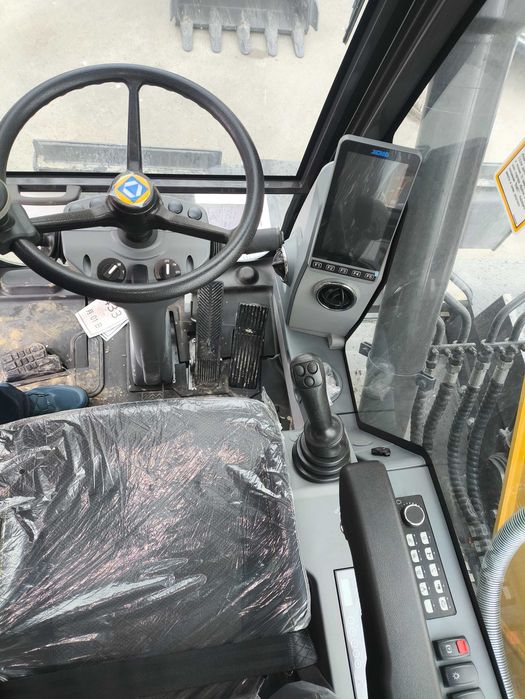 Колесный гидравлический экскаватор XCMG XE150WD