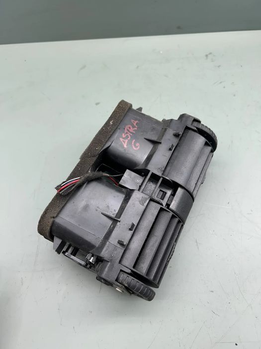 Grila ventilatie bord centru 90560344 Opel Astra 2004 1.6 MT (75 hp)
