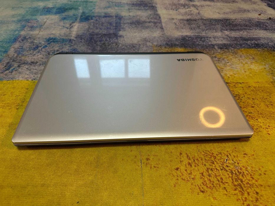 laptop Toshiba L50, core i5, ram 12 gb, video 2 gb dedicat, ssd 120 gb